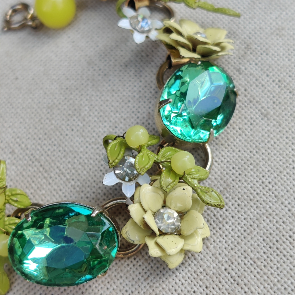 đź’ĄBOGOđź’Ą Vintage Lisner Green and Yellow Floral Bracelet - Picture 6 of 8
